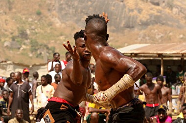 Article : LES SPORTS TRADITIONNELS AFRICAINS DE L’EXTRÊME: UNE IMMERSION DÉTAILLÉE